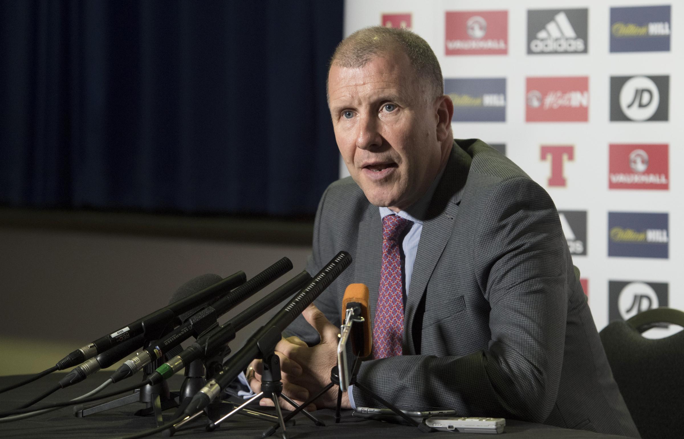 Celtic Captain Scott Brown Tells Stewart Regan To Get The Finger