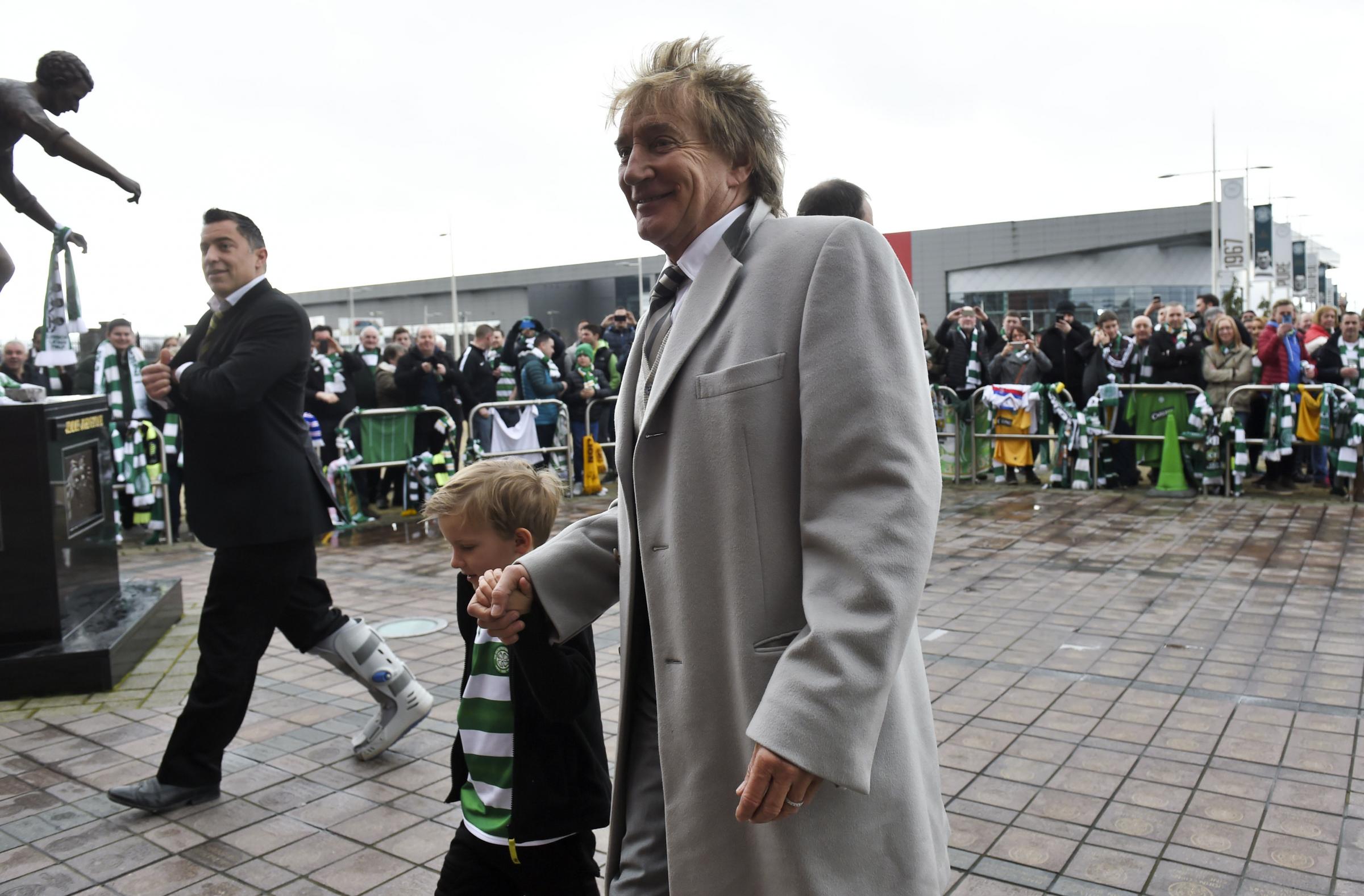 Sir Rod Stewart vows to change his hairstyle if Celtic qualify for Champions League knockout rounds